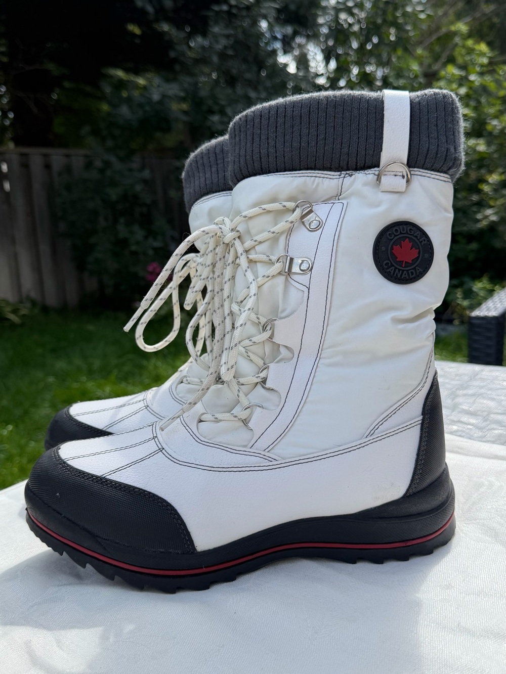 Cougar COMO 2 Waterproof Winter Boots – Women’s 9M – White/Black – Excellent Con